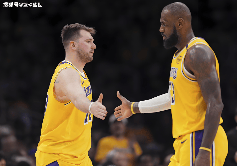 包含网球巨星与篮球明星对决,体育赛事引爆热潮的词条 包含网球巨星与篮球明星对决,体育赛事引爆热潮的词条