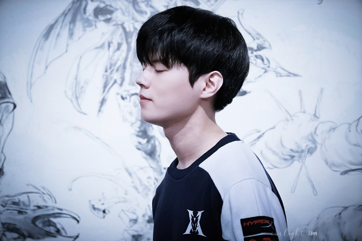 DB电竞多赛事平台-包含KT碾压CLG,Deft操刀奇招英雄翻盘鏖战多局四强赛,留下经典瞬间的词条